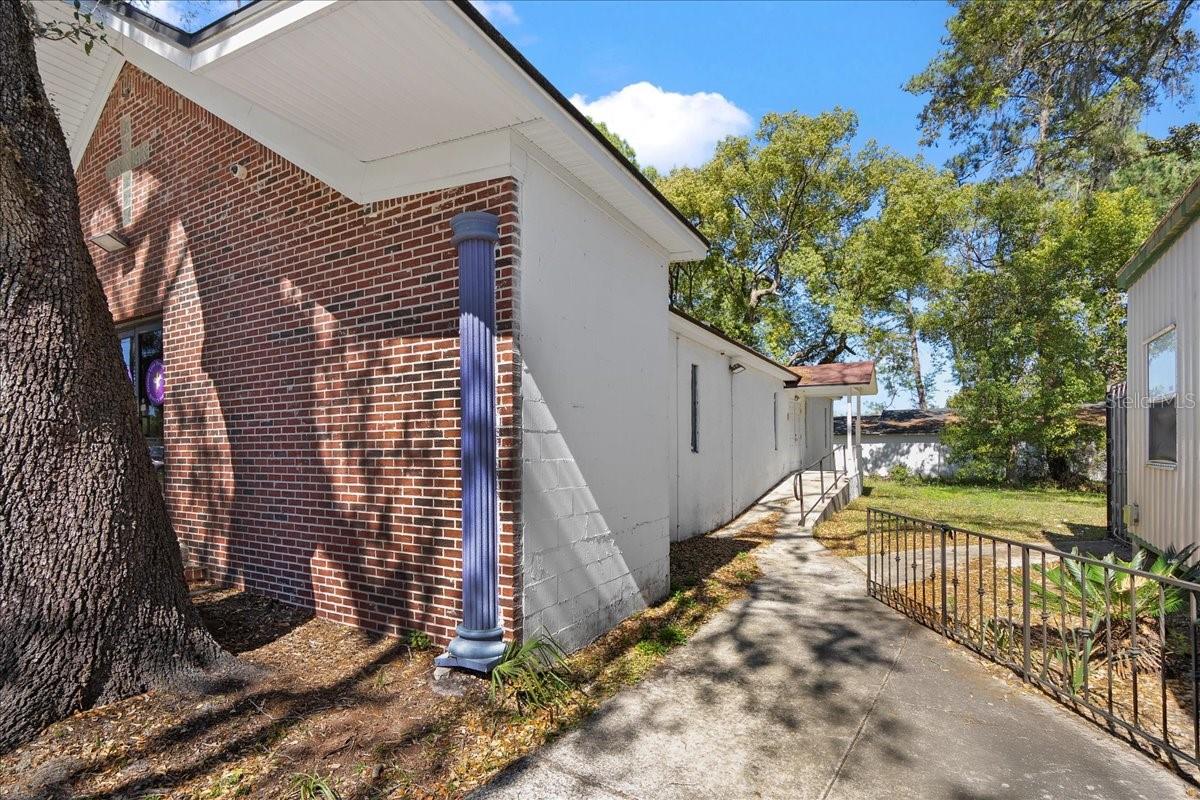 1434 Oakhurst Ave Property Photo 48