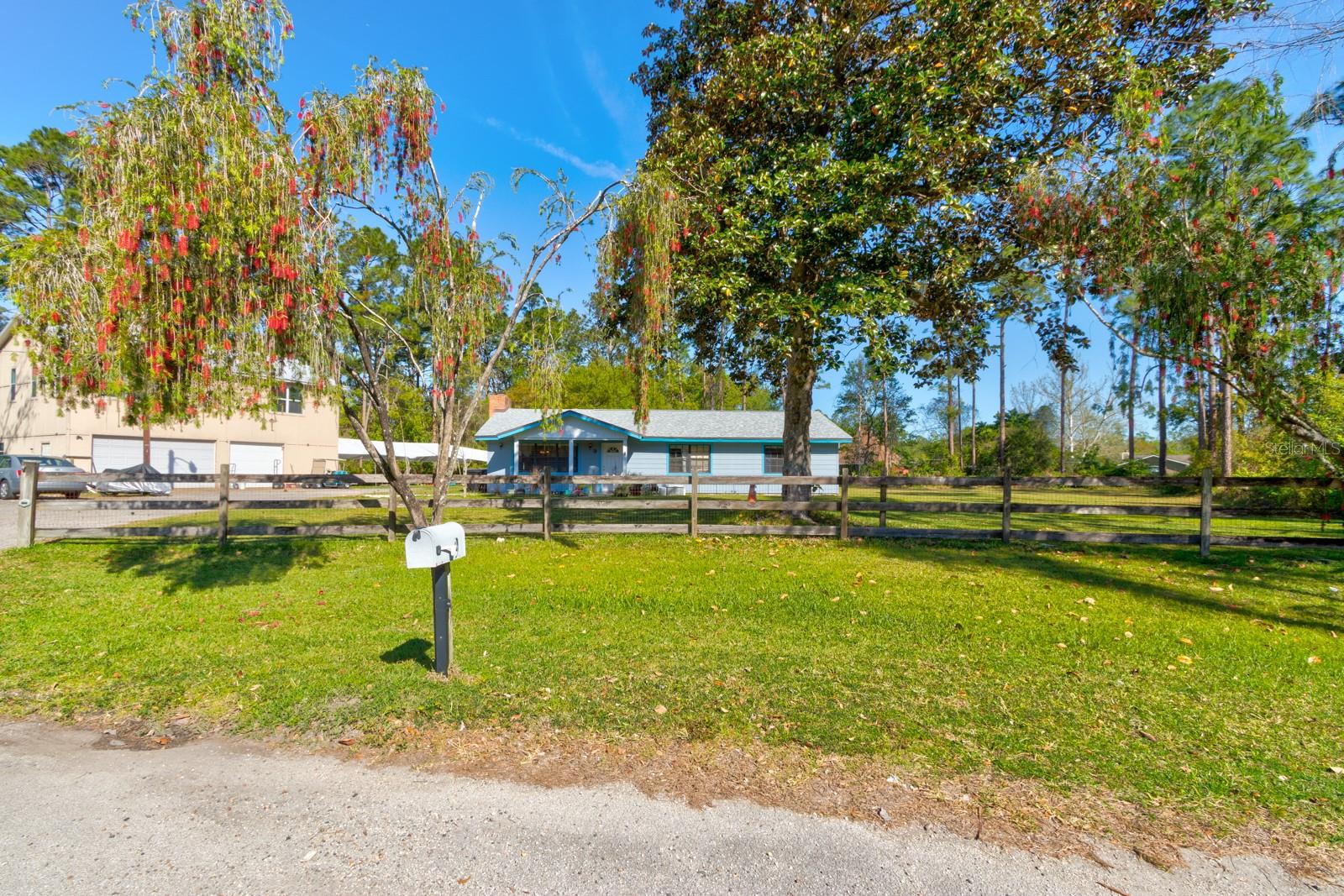 9 Shadow Ln Property Photo 3