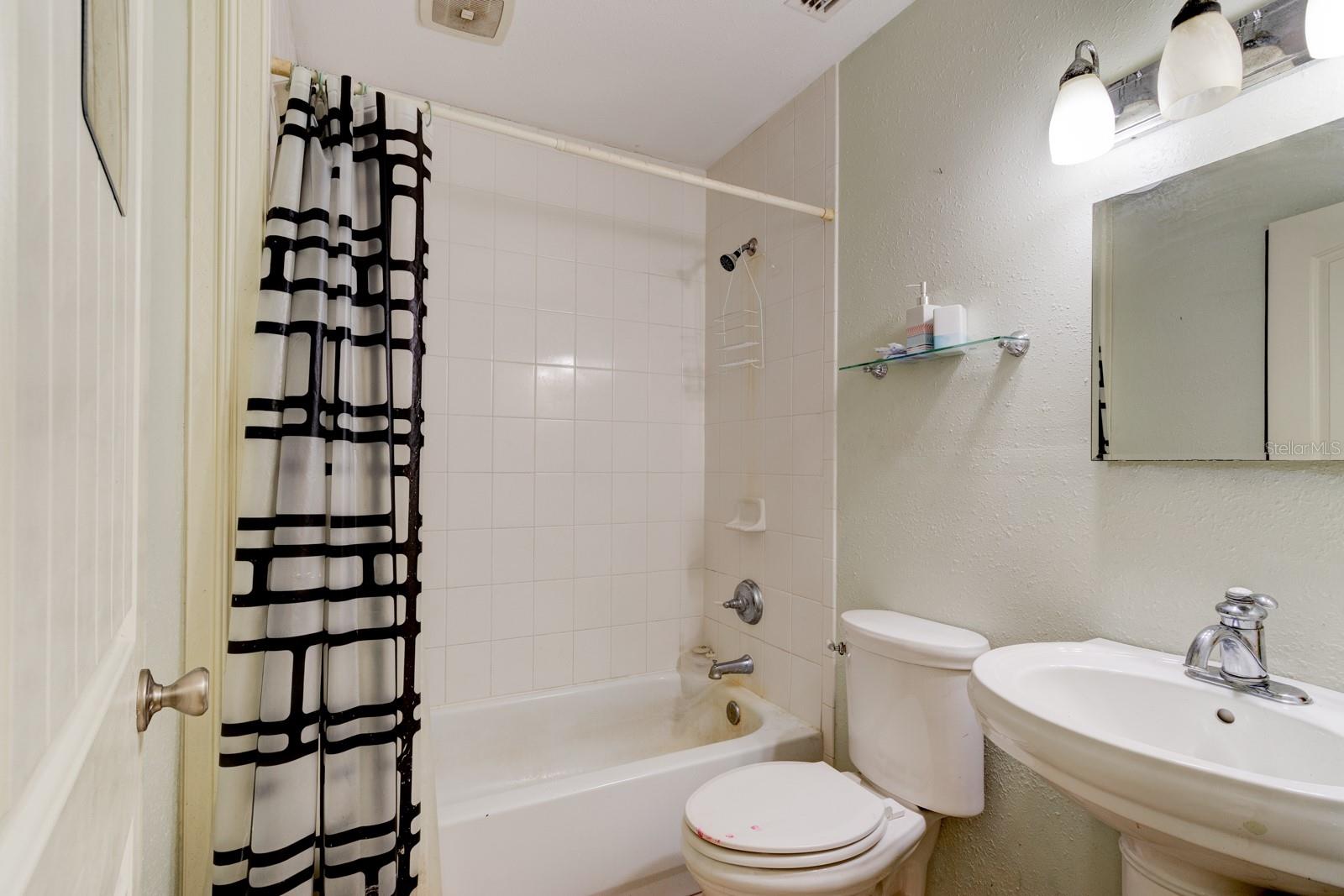 9 Shadow Ln Property Photo 21