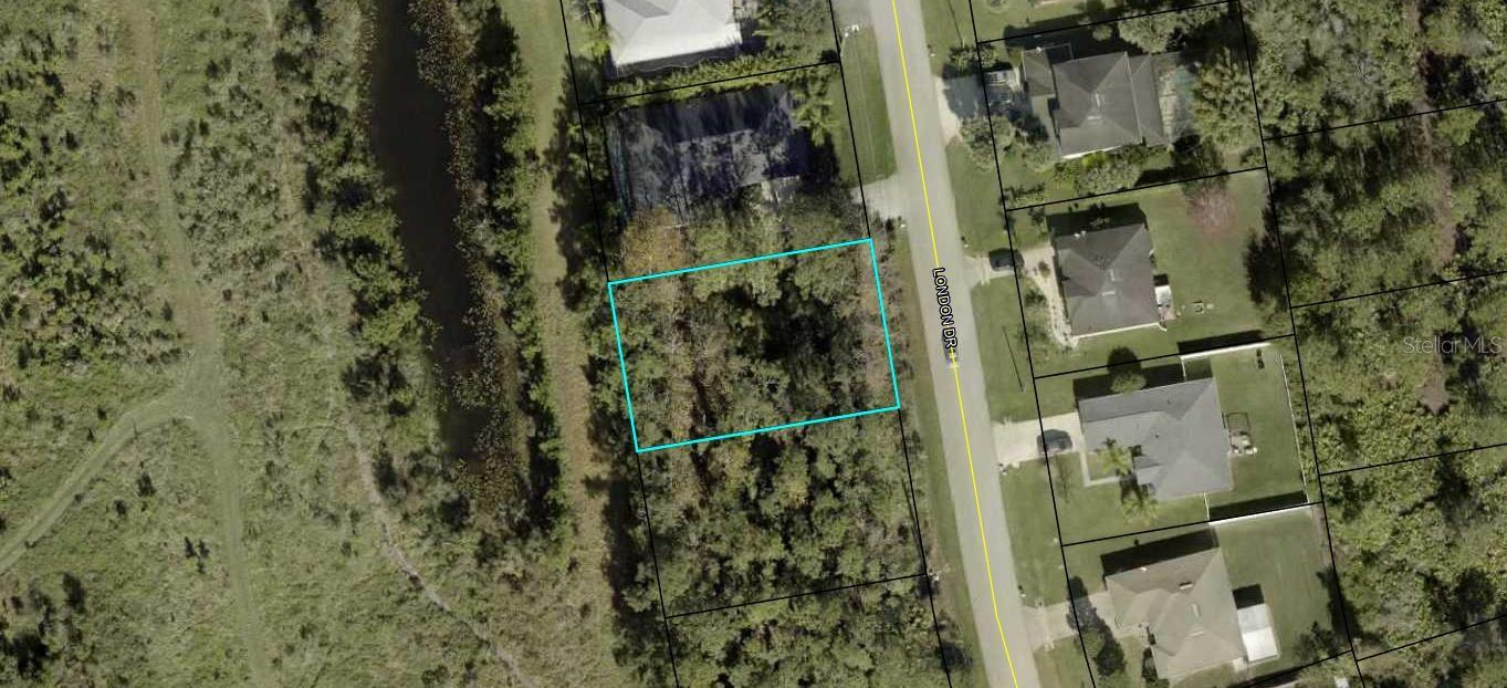 129 London Dr Property Photo 1
