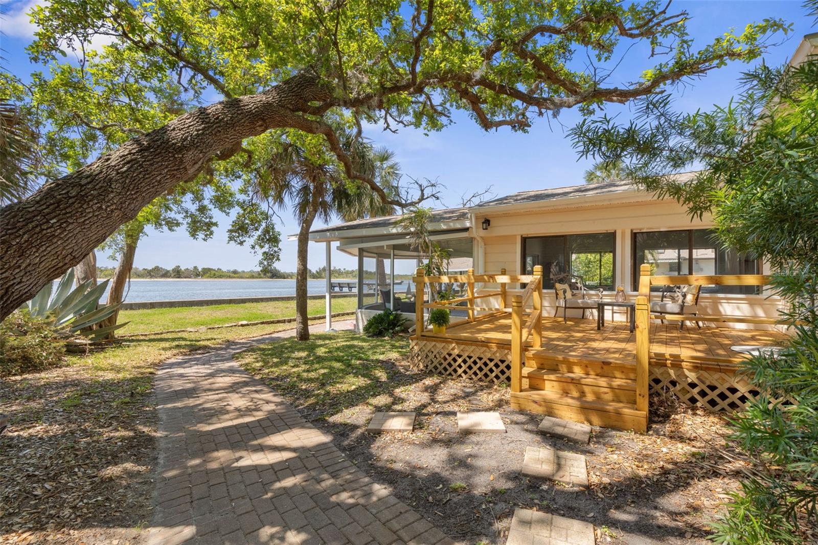 2260 John Anderson Dr Property Photo 9