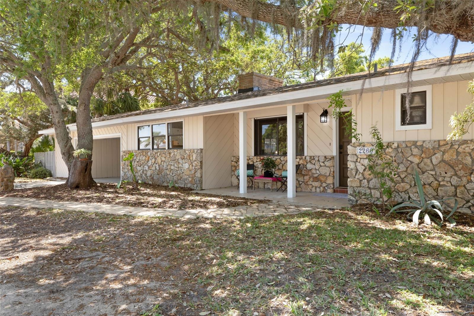 2260 John Anderson Dr Property Photo 10