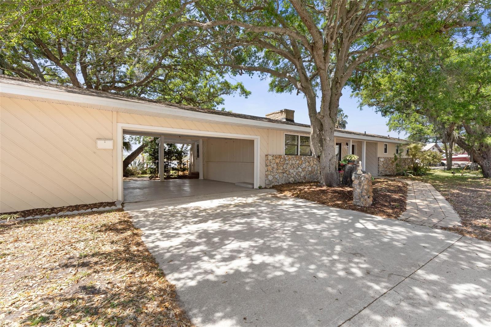 2260 John Anderson Dr Property Photo 12