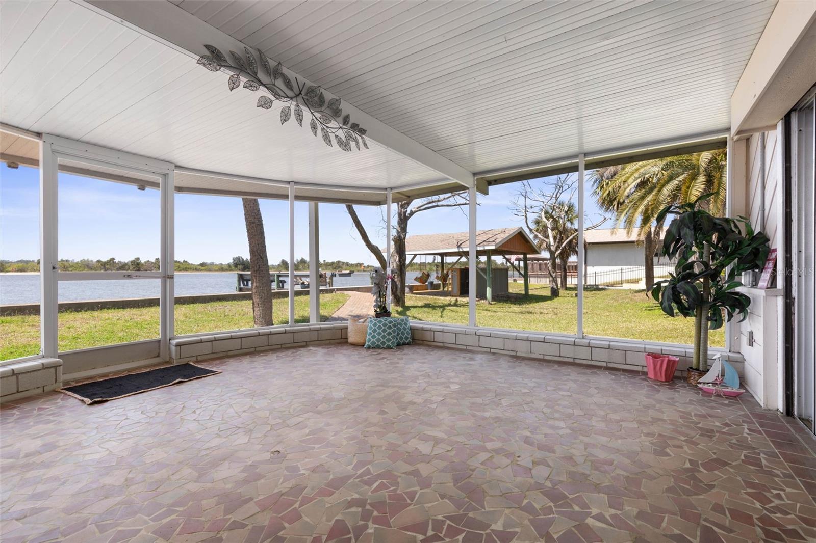 2260 John Anderson Dr Property Photo 23