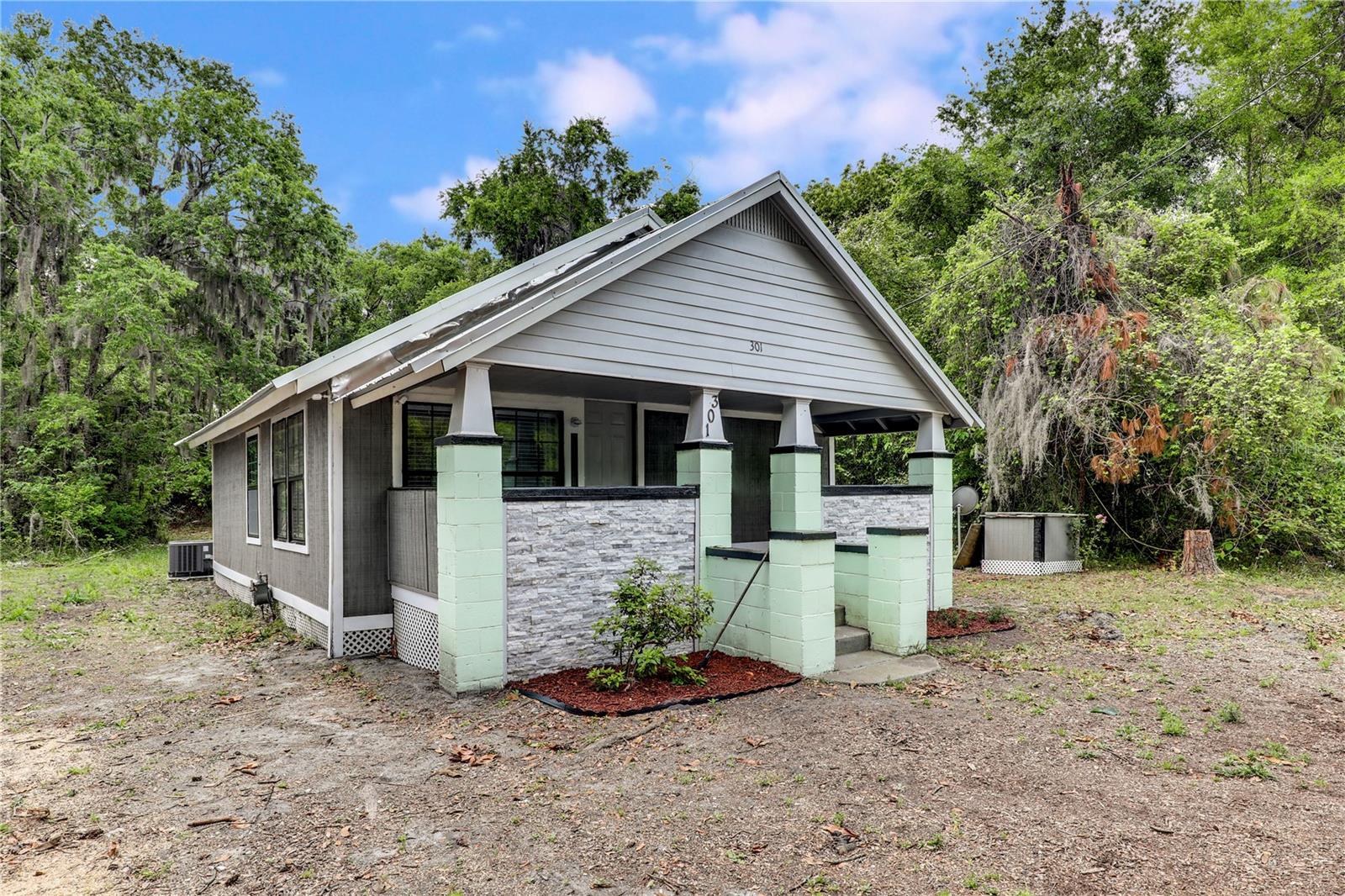 301 E Bay St Property Photo