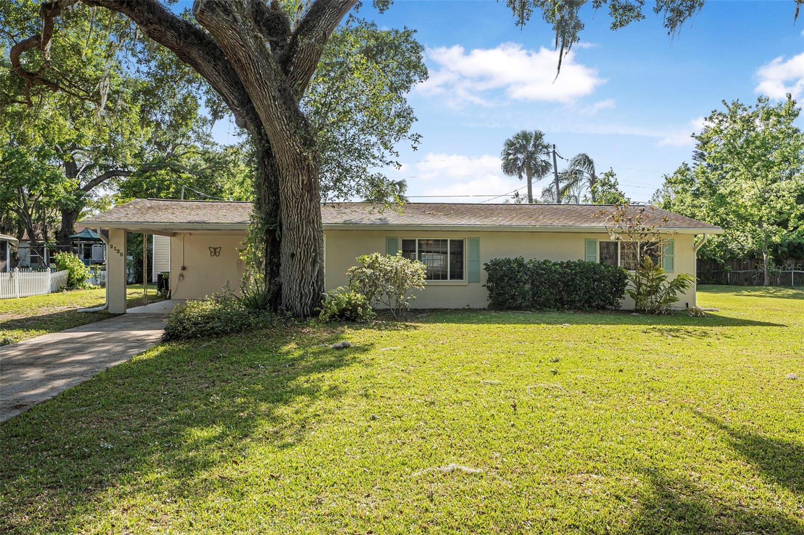 2120 Queen Palm Dr Property Photo