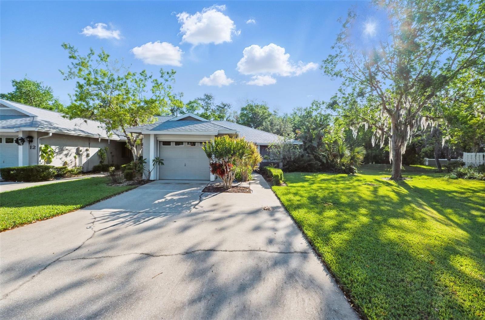 10 Lake Forest Cir N Property Photo