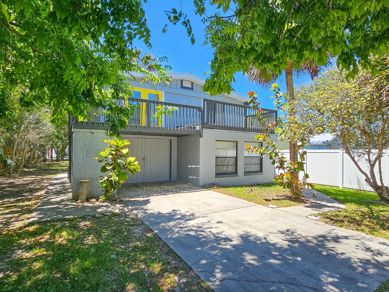 1427 S Daytona Ave Property Photo