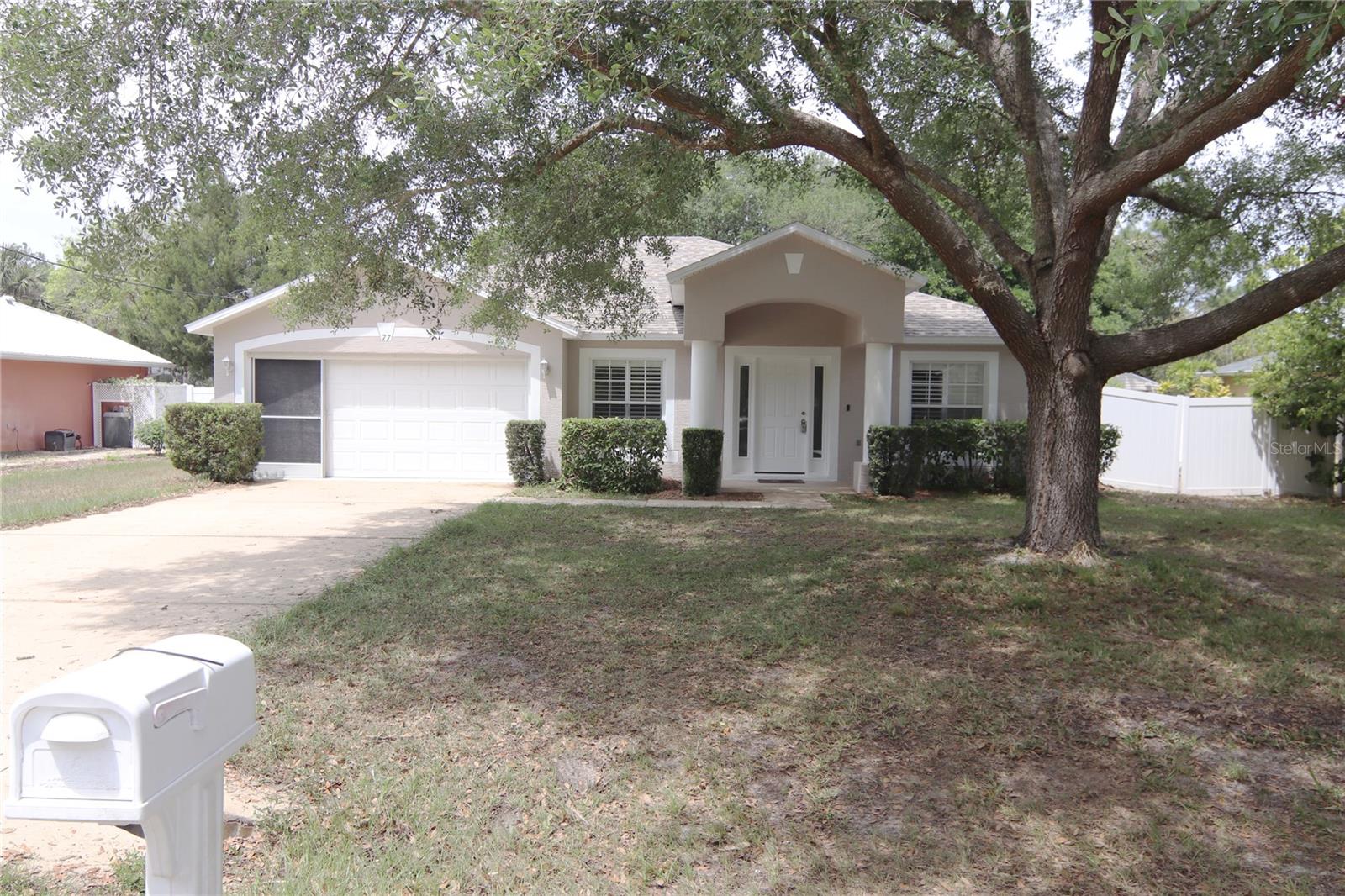 77 Rae Dr Property Photo