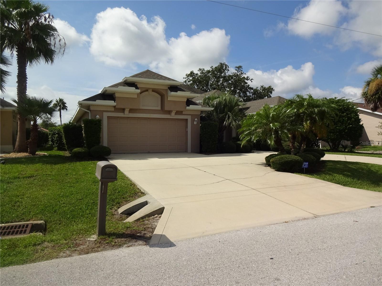 7 Cherokee Ct W Property Photo