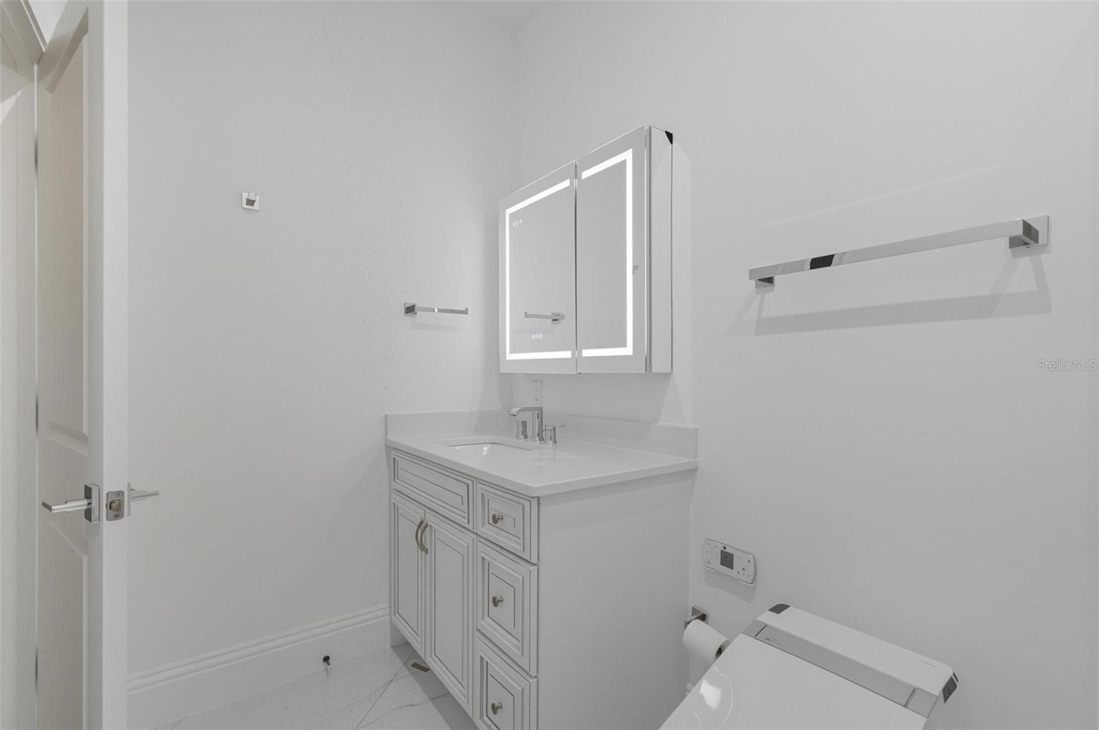 200 Ocean Crest Dr #1111 Property Photo 53