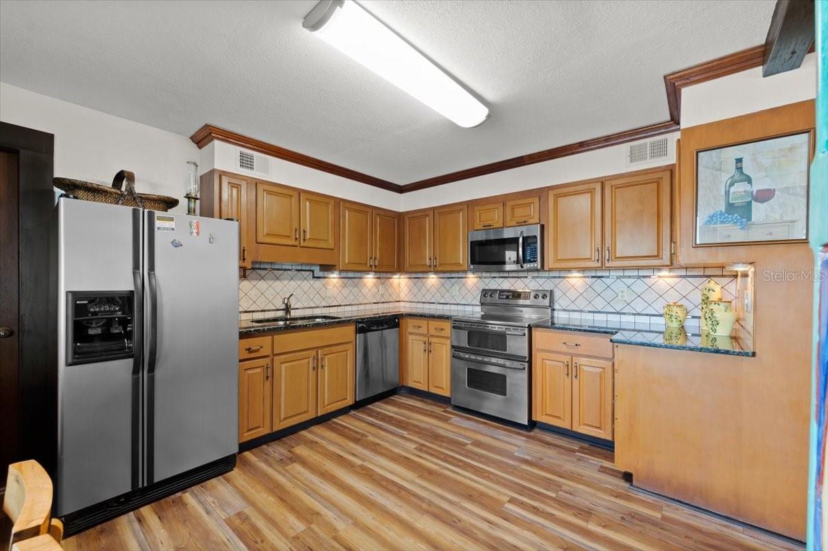 2306 John Anderson Dr Property Photo 12