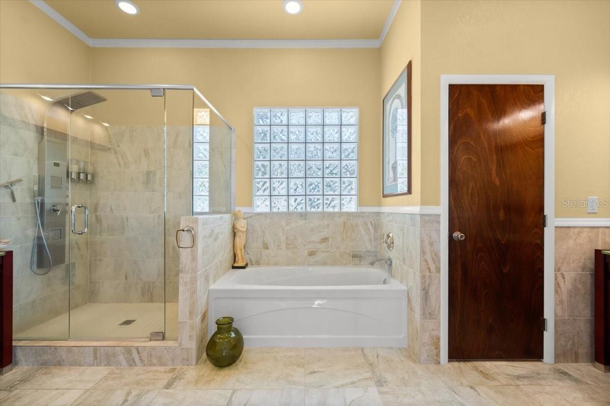 2306 John Anderson Dr Property Photo 25