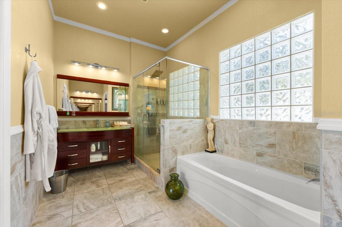 2306 John Anderson Dr Property Photo 27