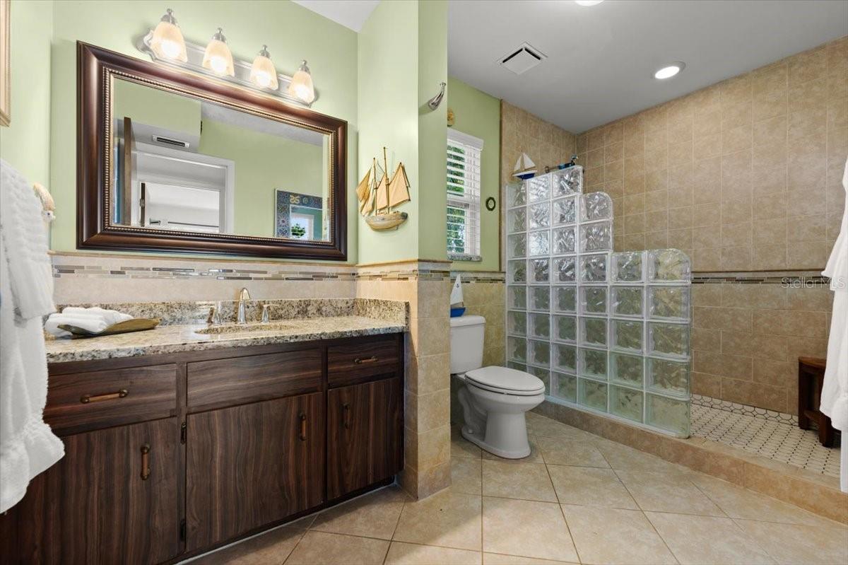 2306 John Anderson Dr Property Photo 33