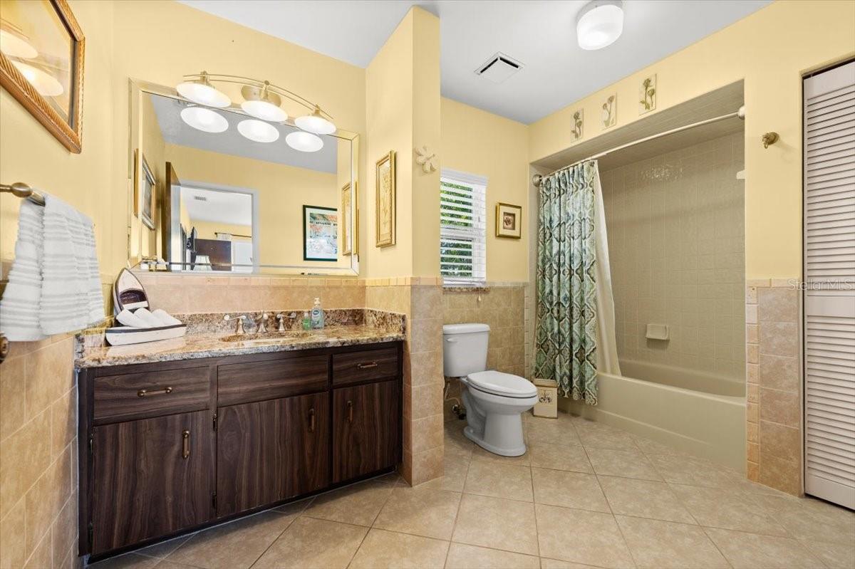2306 John Anderson Dr Property Photo 37
