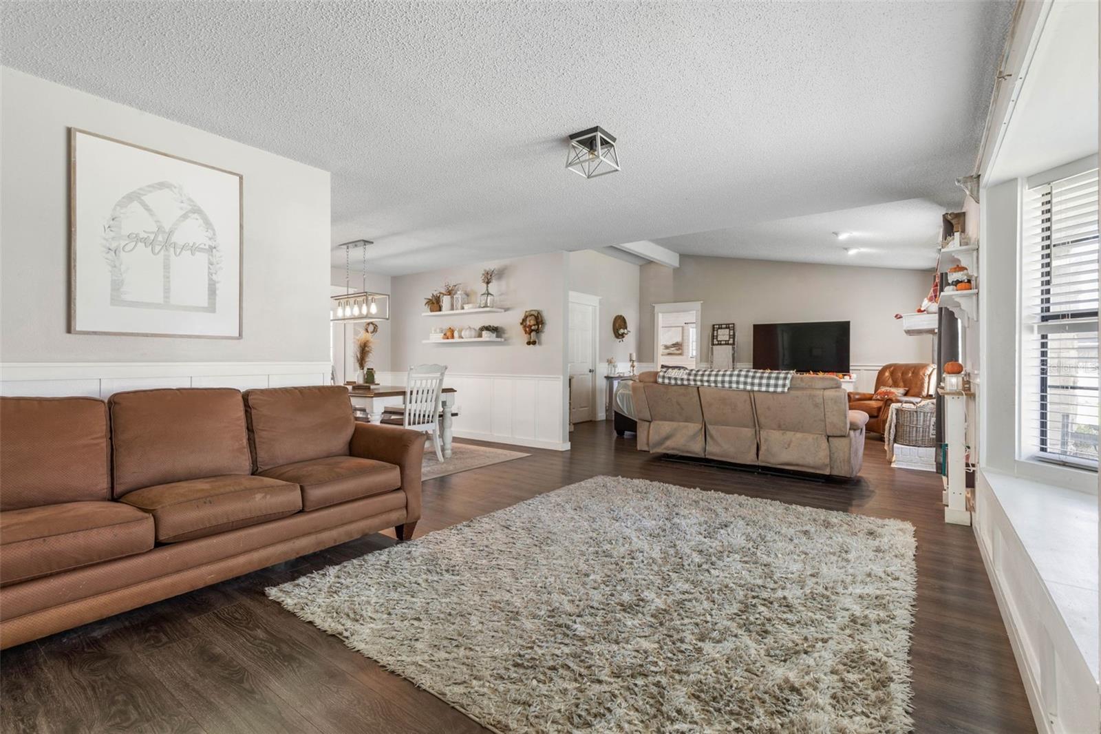 6 Patchogue Pl Property Photo 6