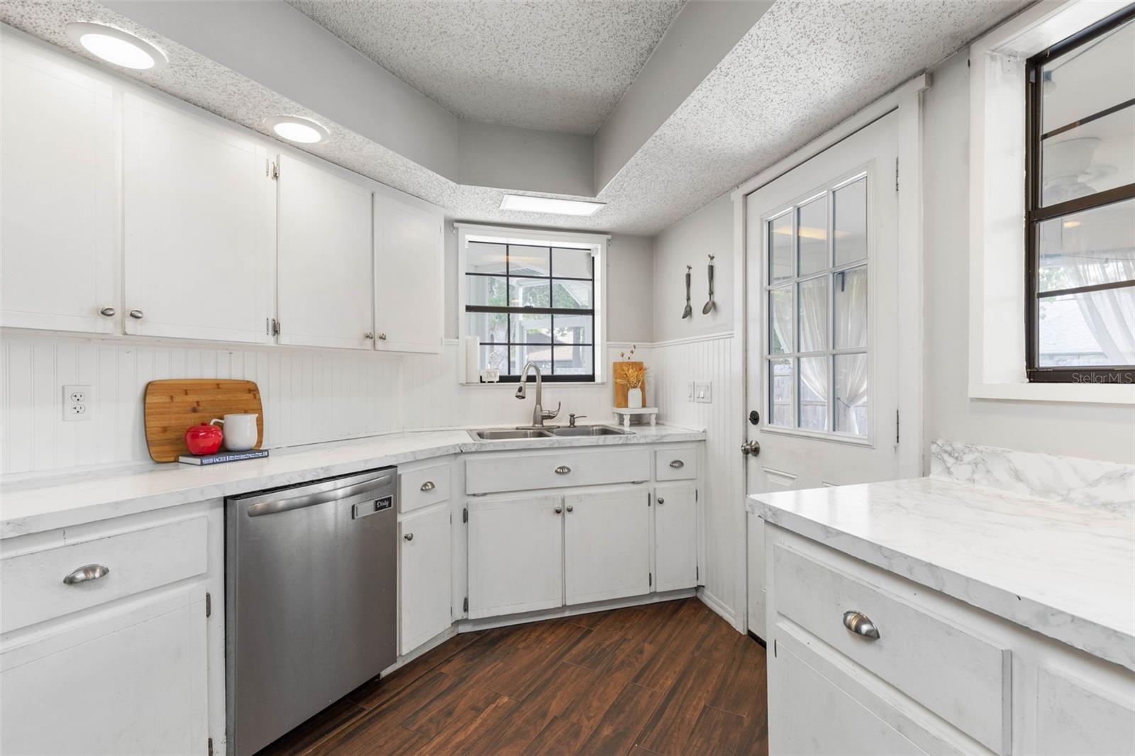 6 Patchogue Pl Property Photo 14