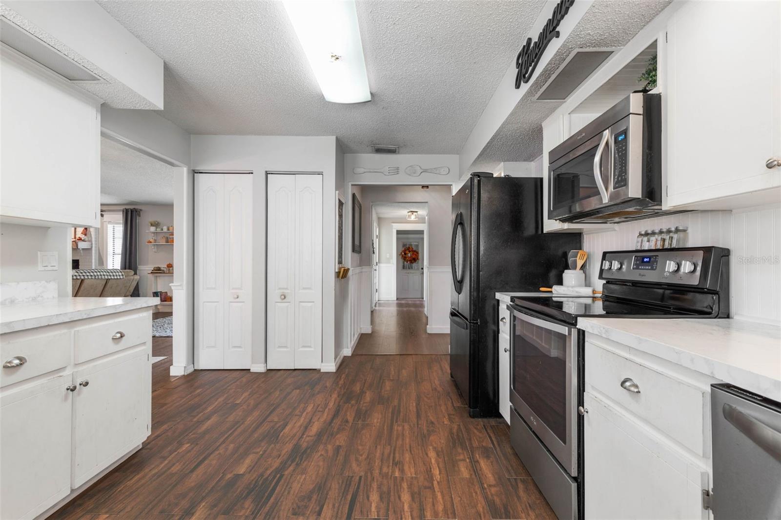 6 Patchogue Pl Property Photo 16
