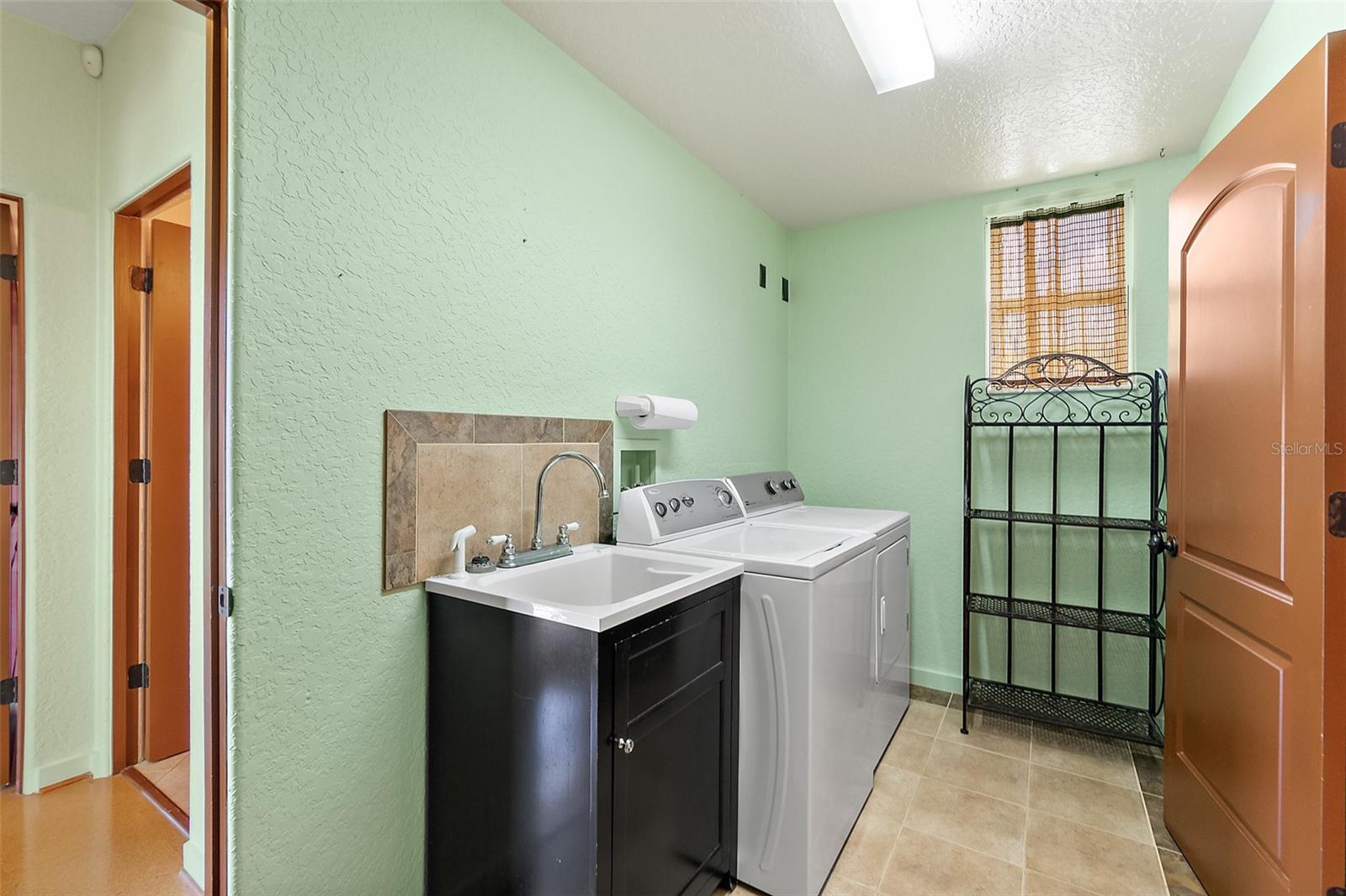 54 Ocean St Property Photo 34