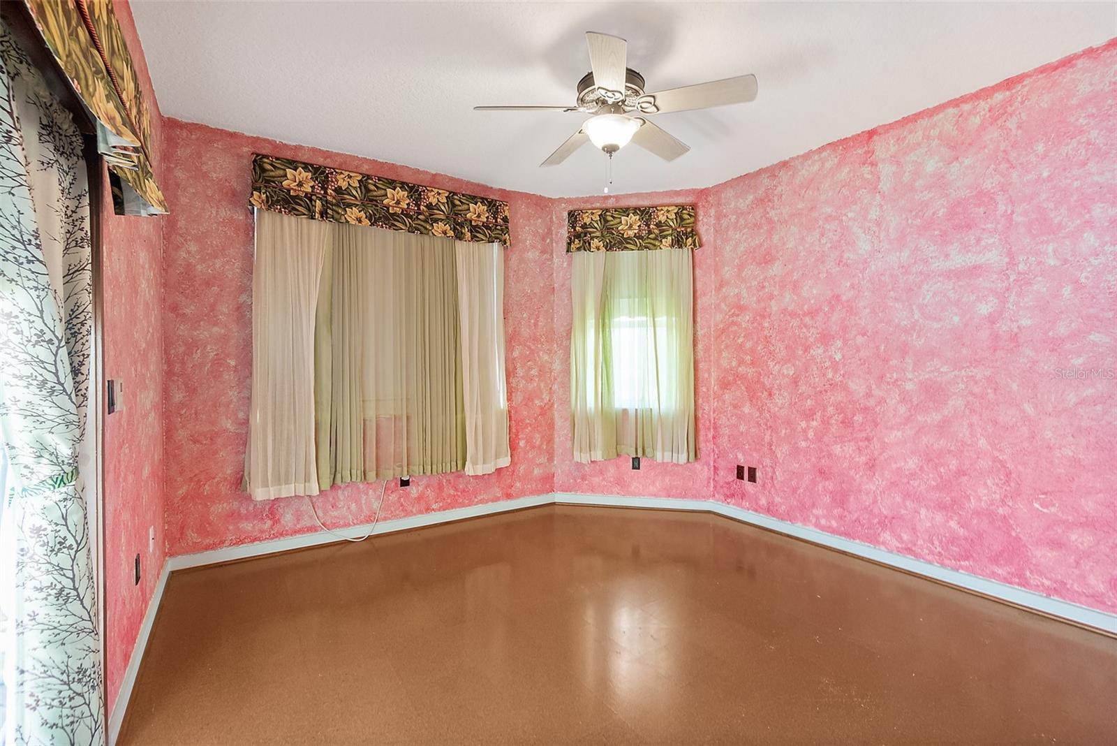 54 Ocean St Property Photo 35