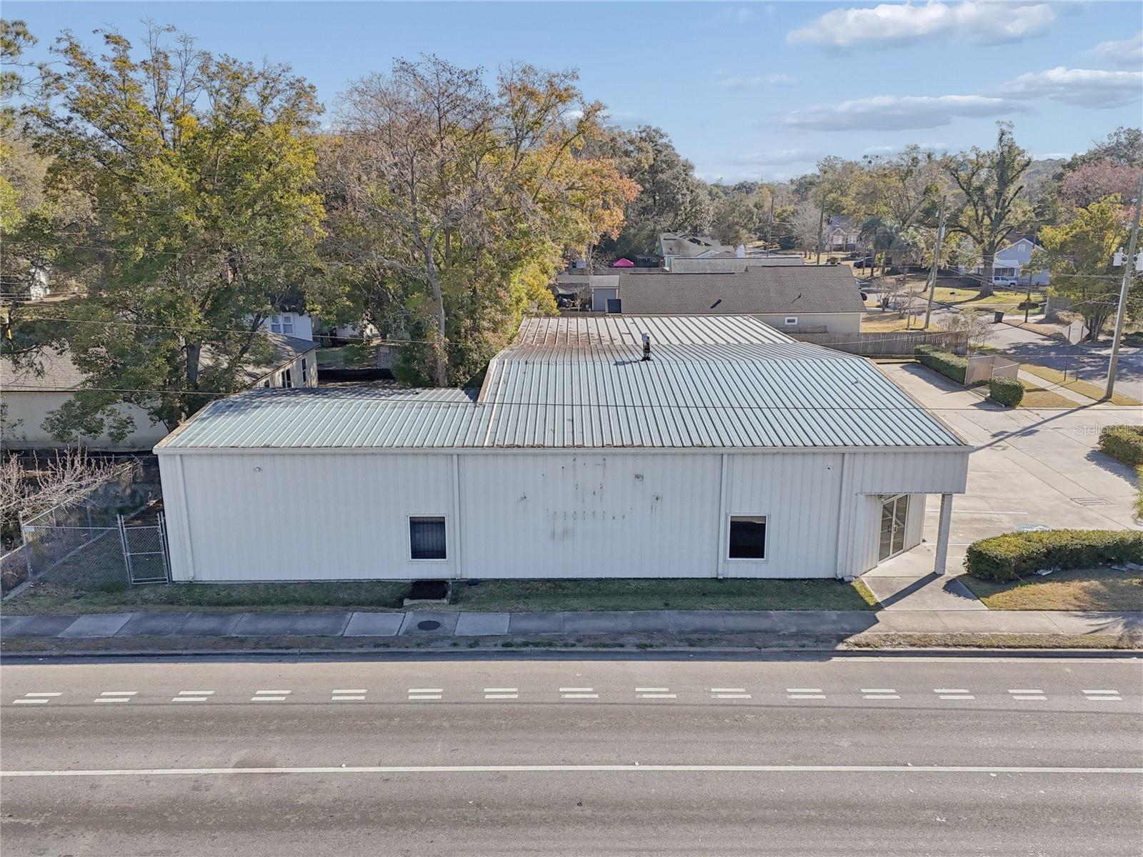 711 Cassat Ave Property Photo 2