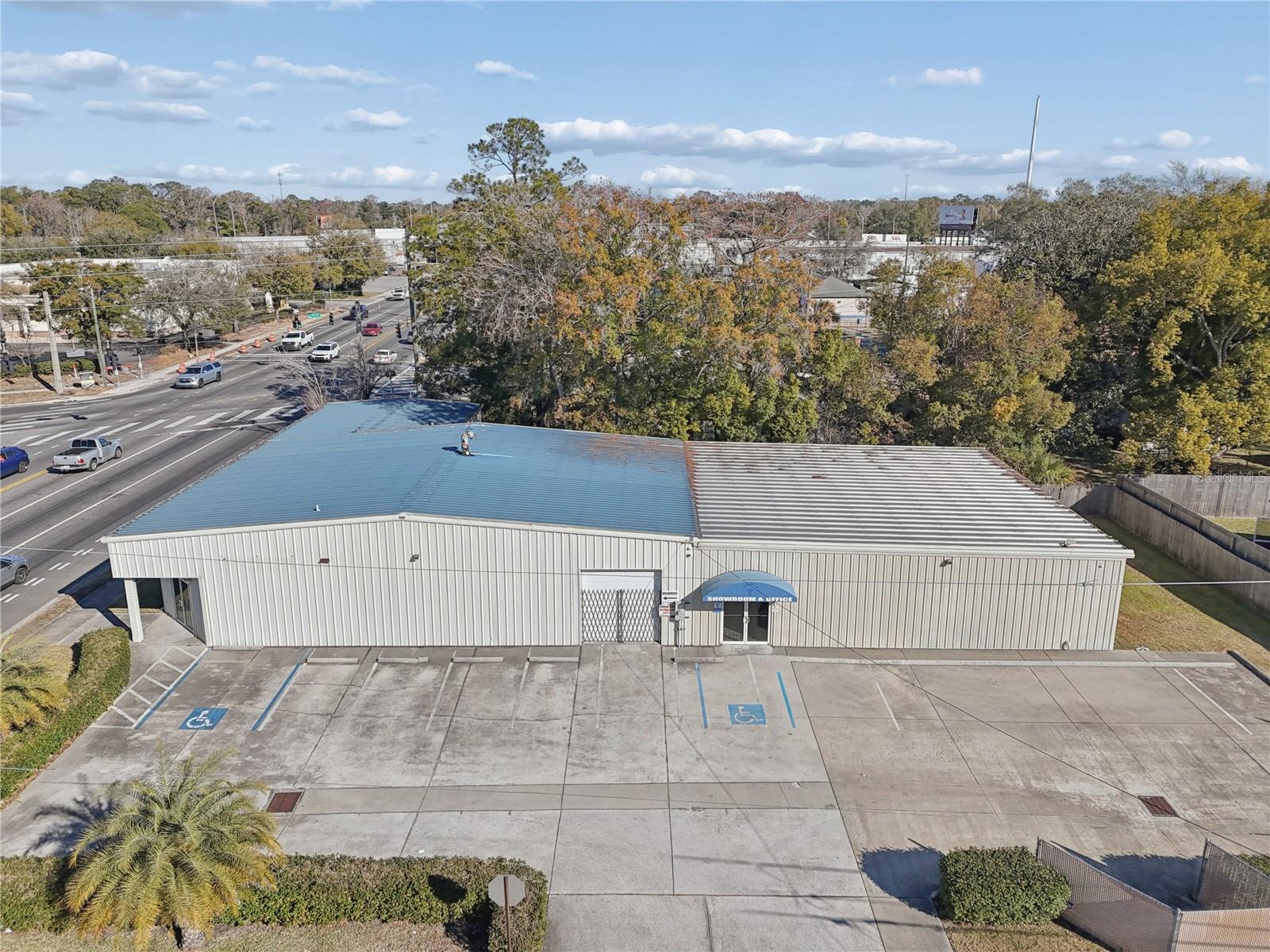 711 Cassat Ave Property Photo 4