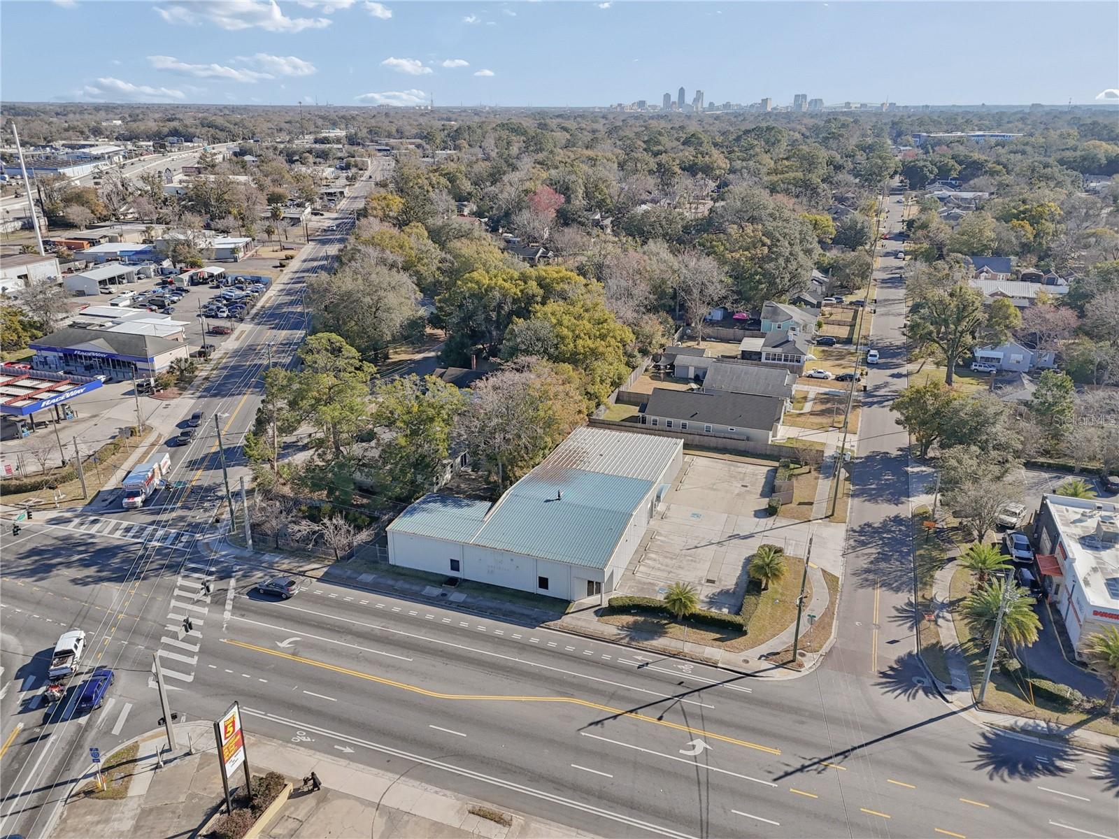 711 Cassat Ave Property Photo 6