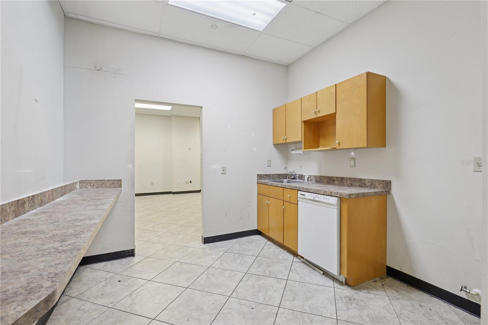 711 Cassat Ave Property Photo 10
