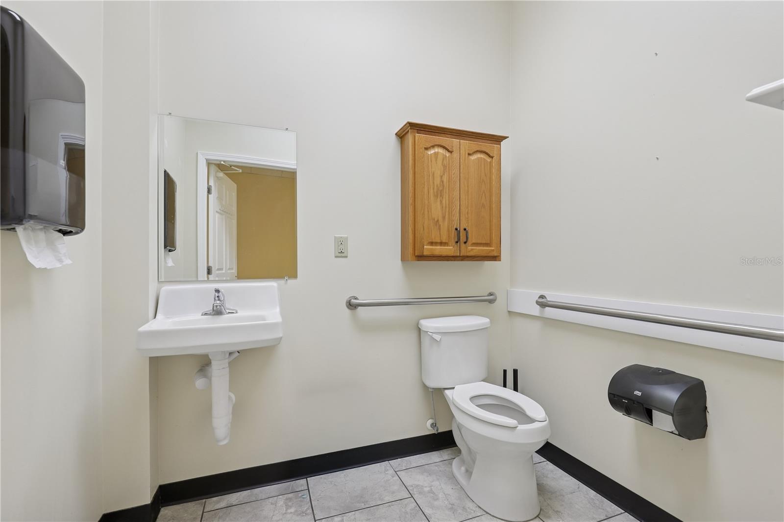 711 Cassat Ave Property Photo 22