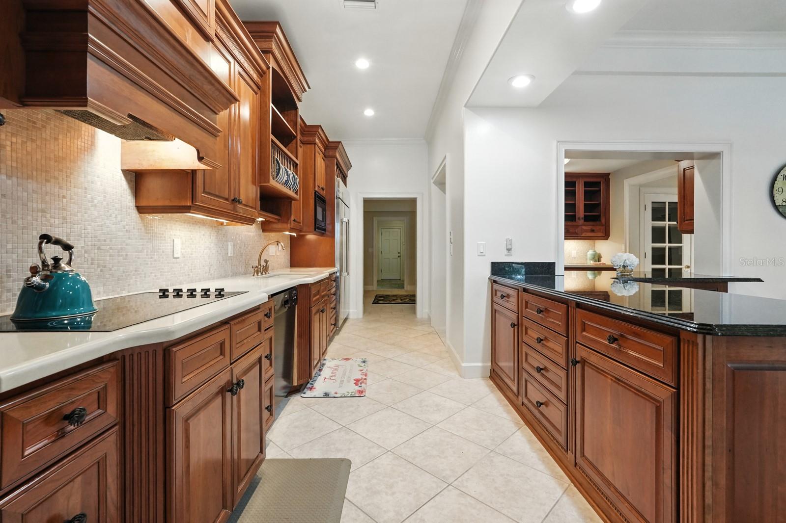 360 John Anderson Dr Property Photo 26