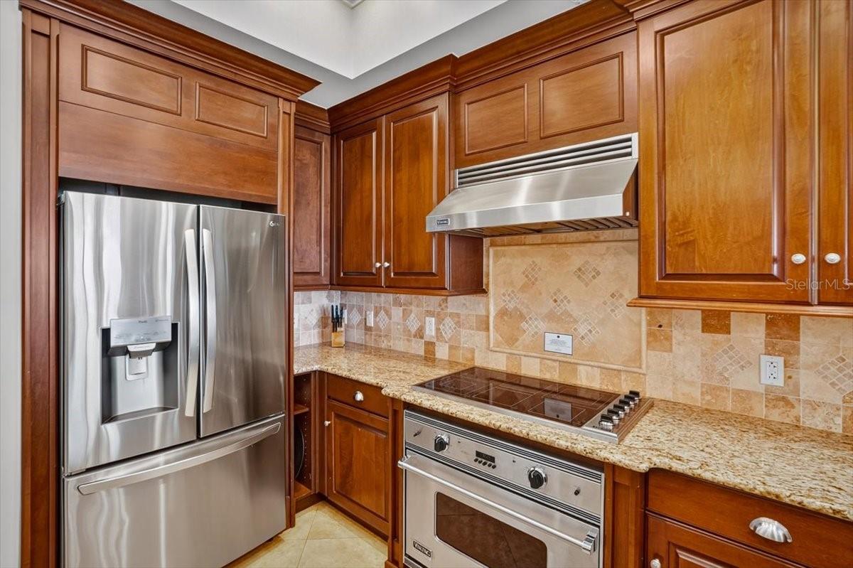 200 Ocean Crest Dr #646 Property Photo 10