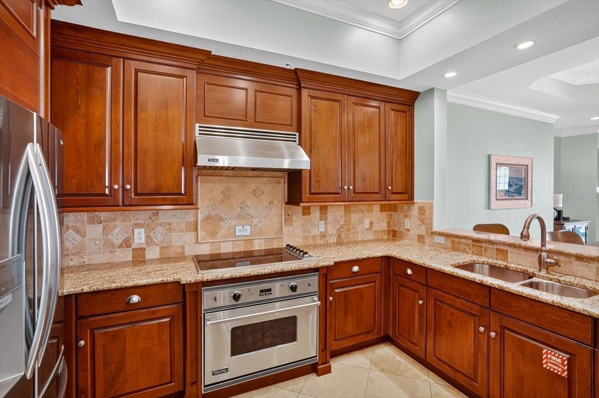 200 Ocean Crest Dr #646 Property Photo 11