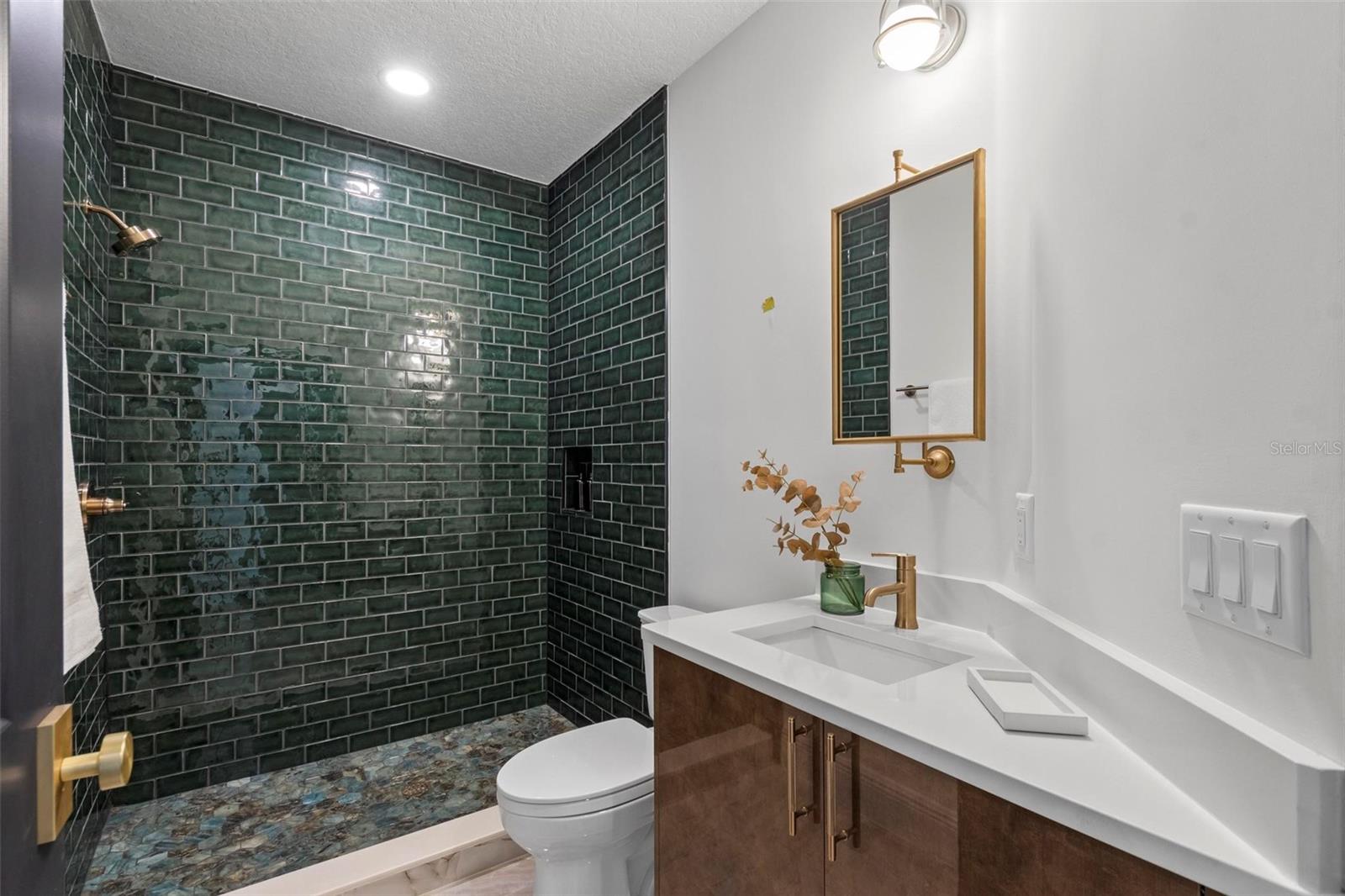 455 Riverfront Dr #a104 Property Photo 44
