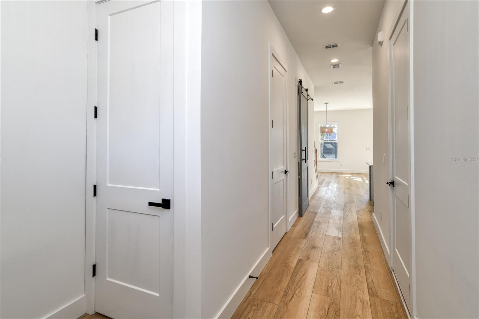 7 Sebastian Ave #d Property Photo 5