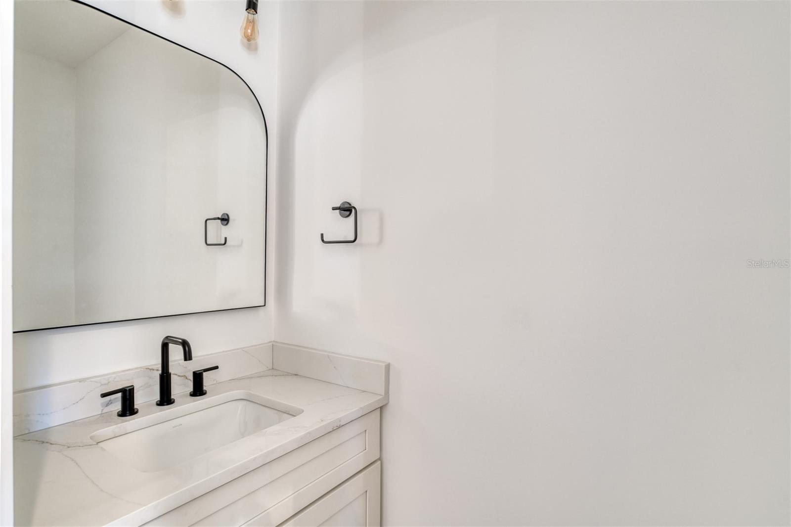 7 Sebastian Ave #d Property Photo 7