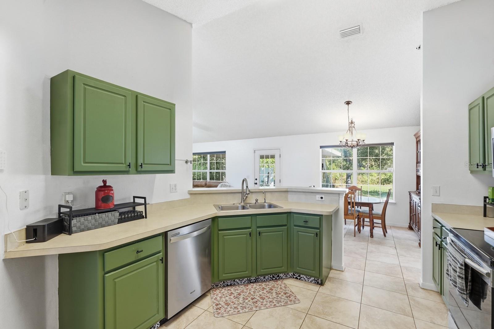 36 Lema Ln Property Photo 3