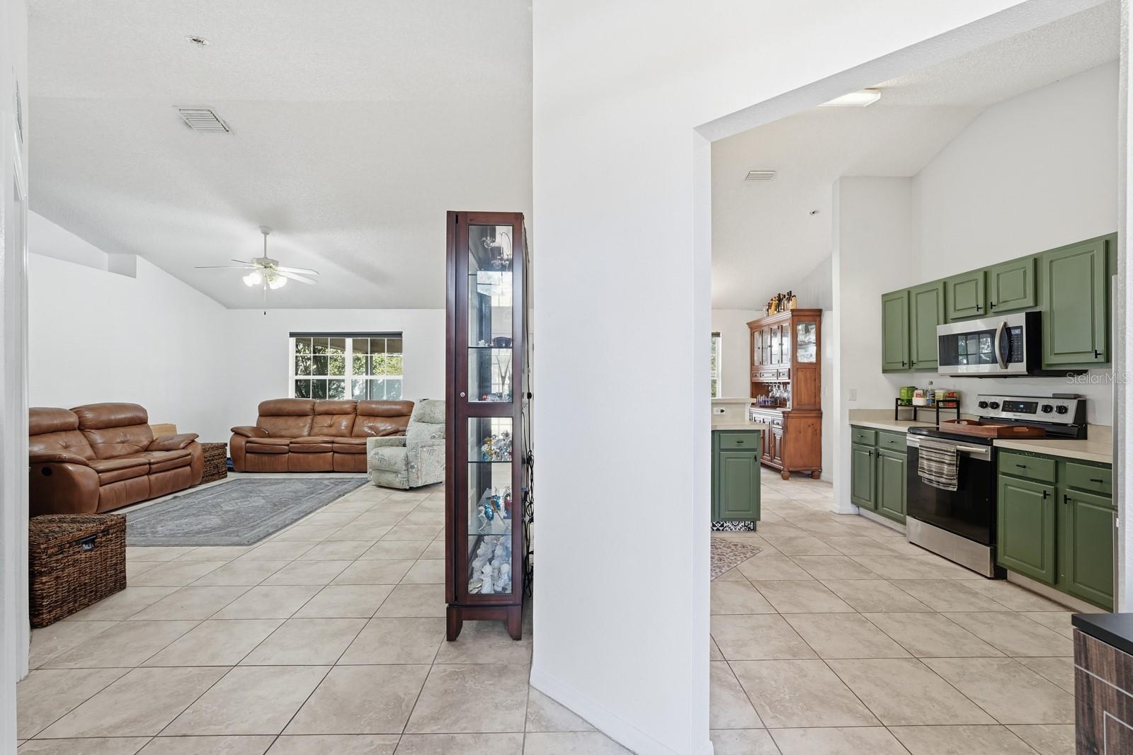 36 Lema Ln Property Photo 6