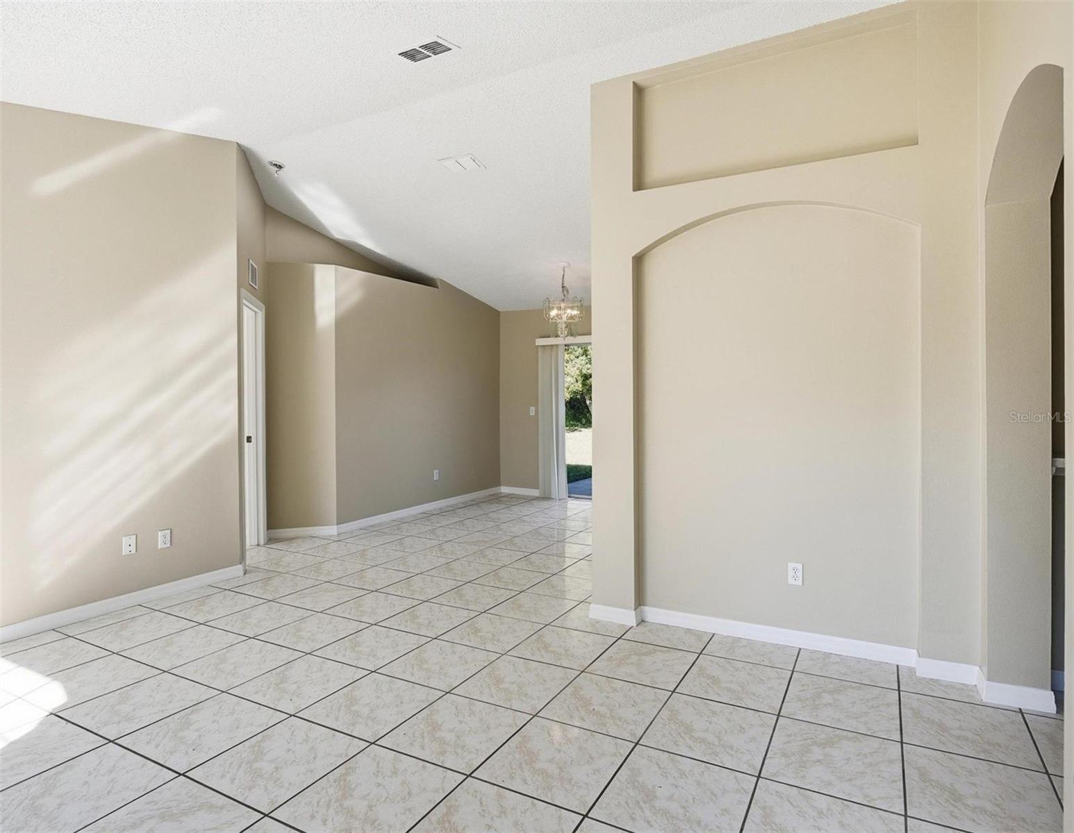 106 La Mancha Dr Property Photo 3