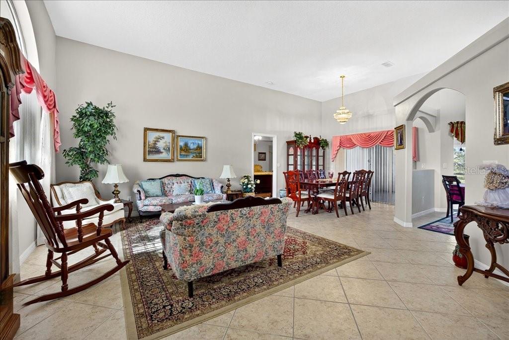 28 Fanshawe Ln Property Photo 8