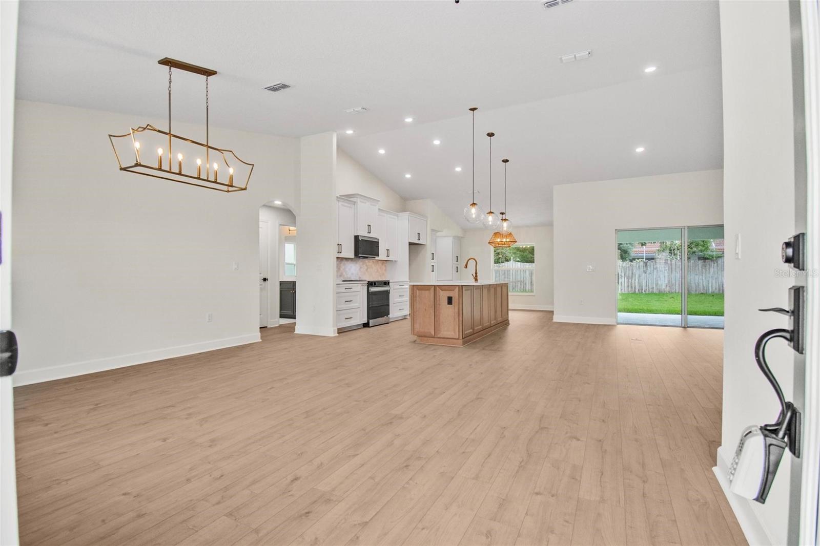 18 Central Pl Property Photo 8