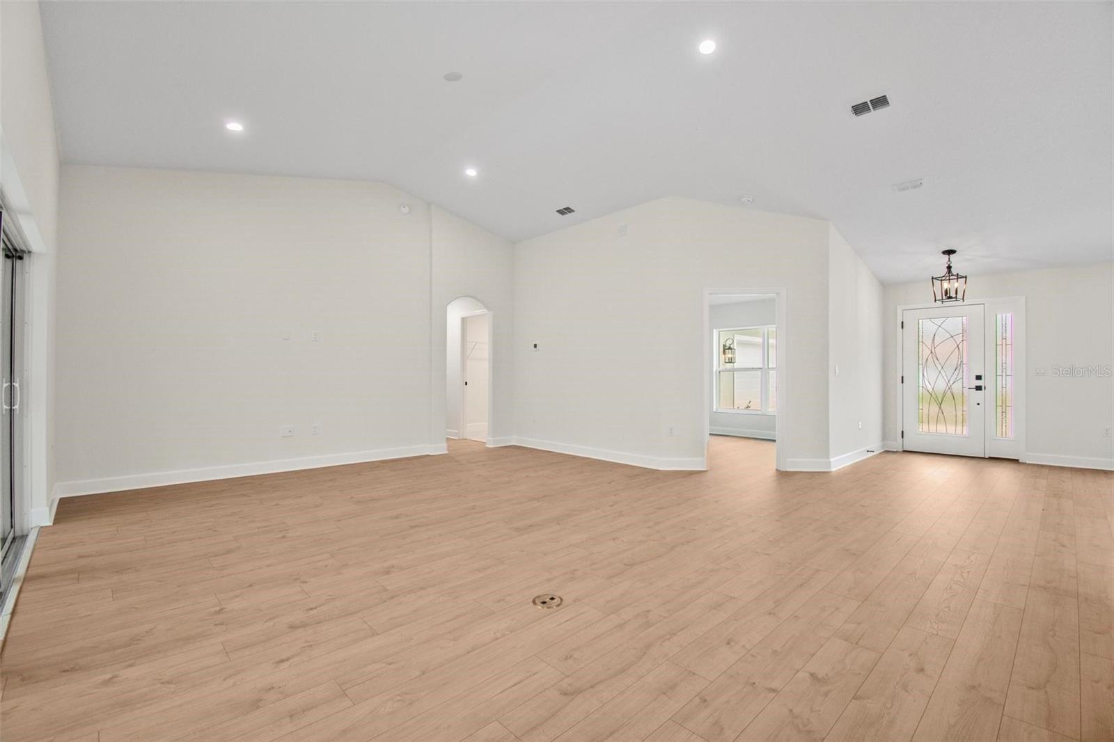 18 Central Pl Property Photo 13