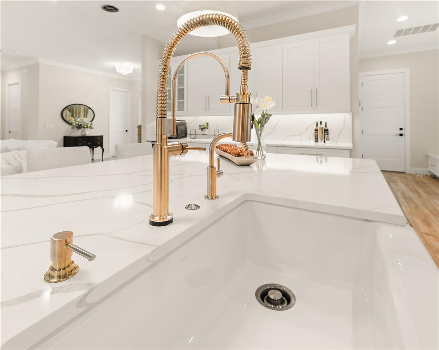 2549 Palm Ave Property Photo 11