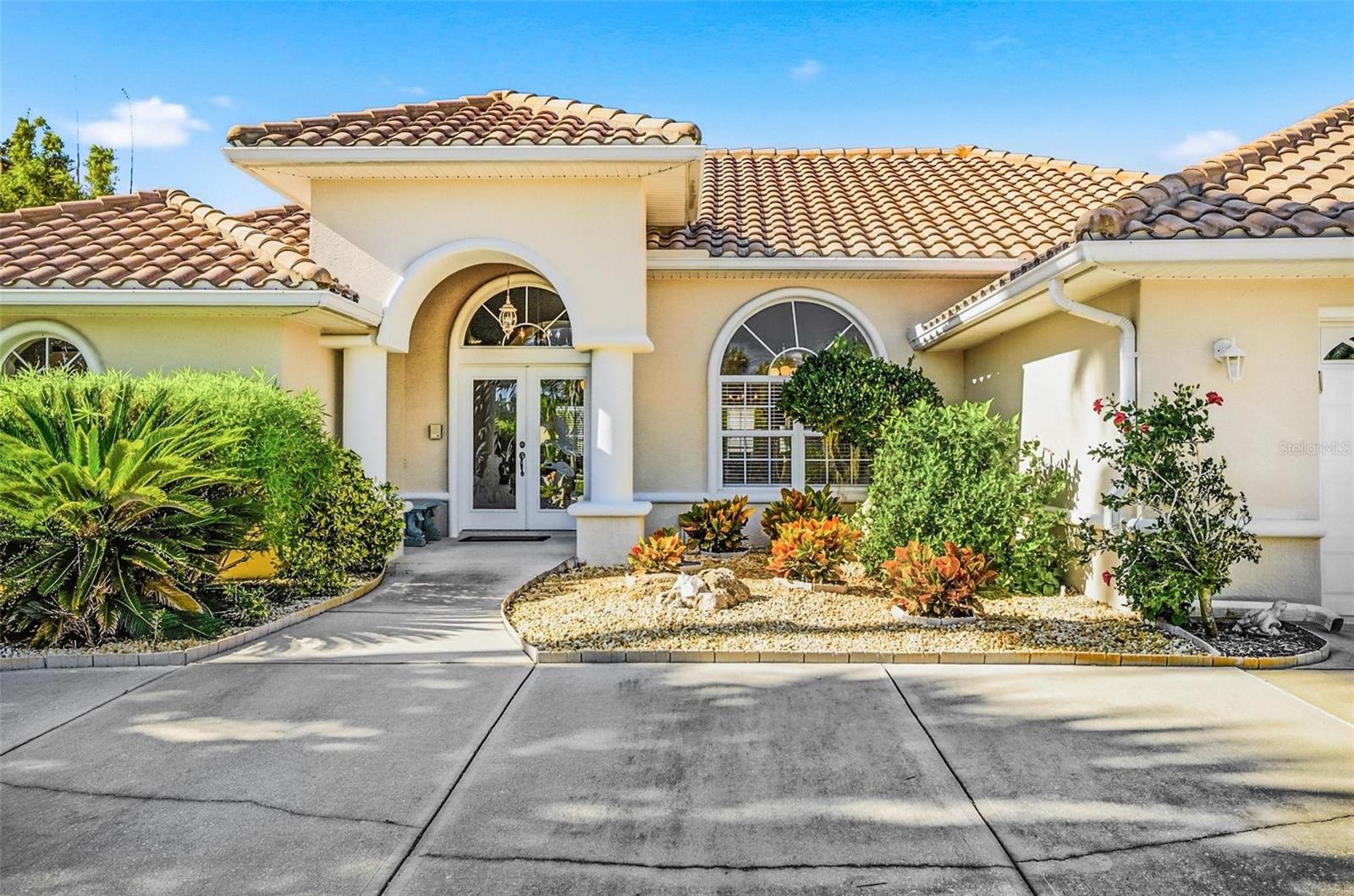 2 Cher Ct Property Photo 6