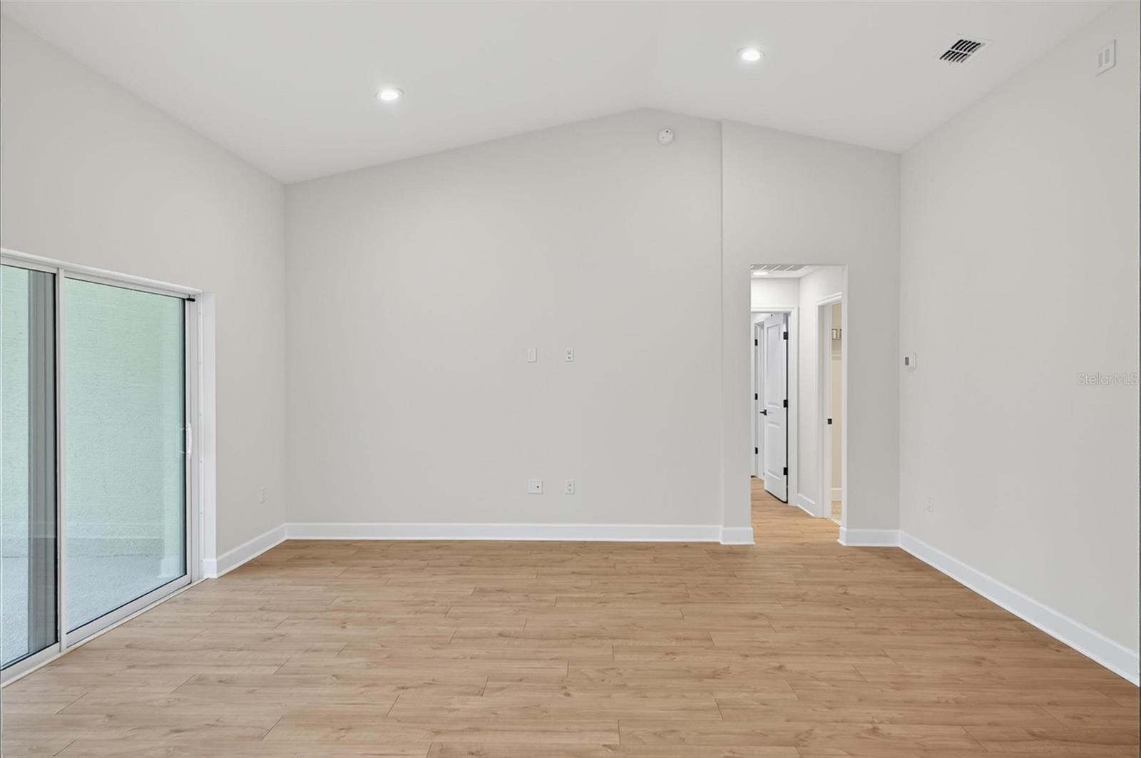 22 Eric Dr Property Photo 10
