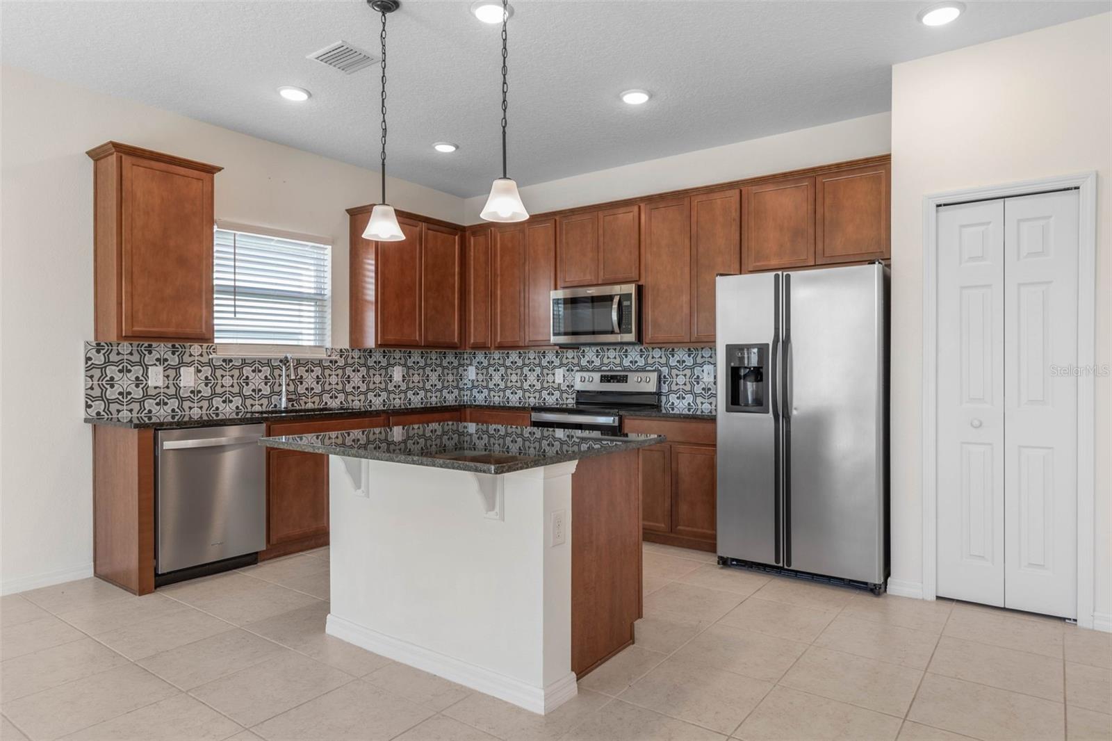 3 Oakleaf Way Property Photo 3