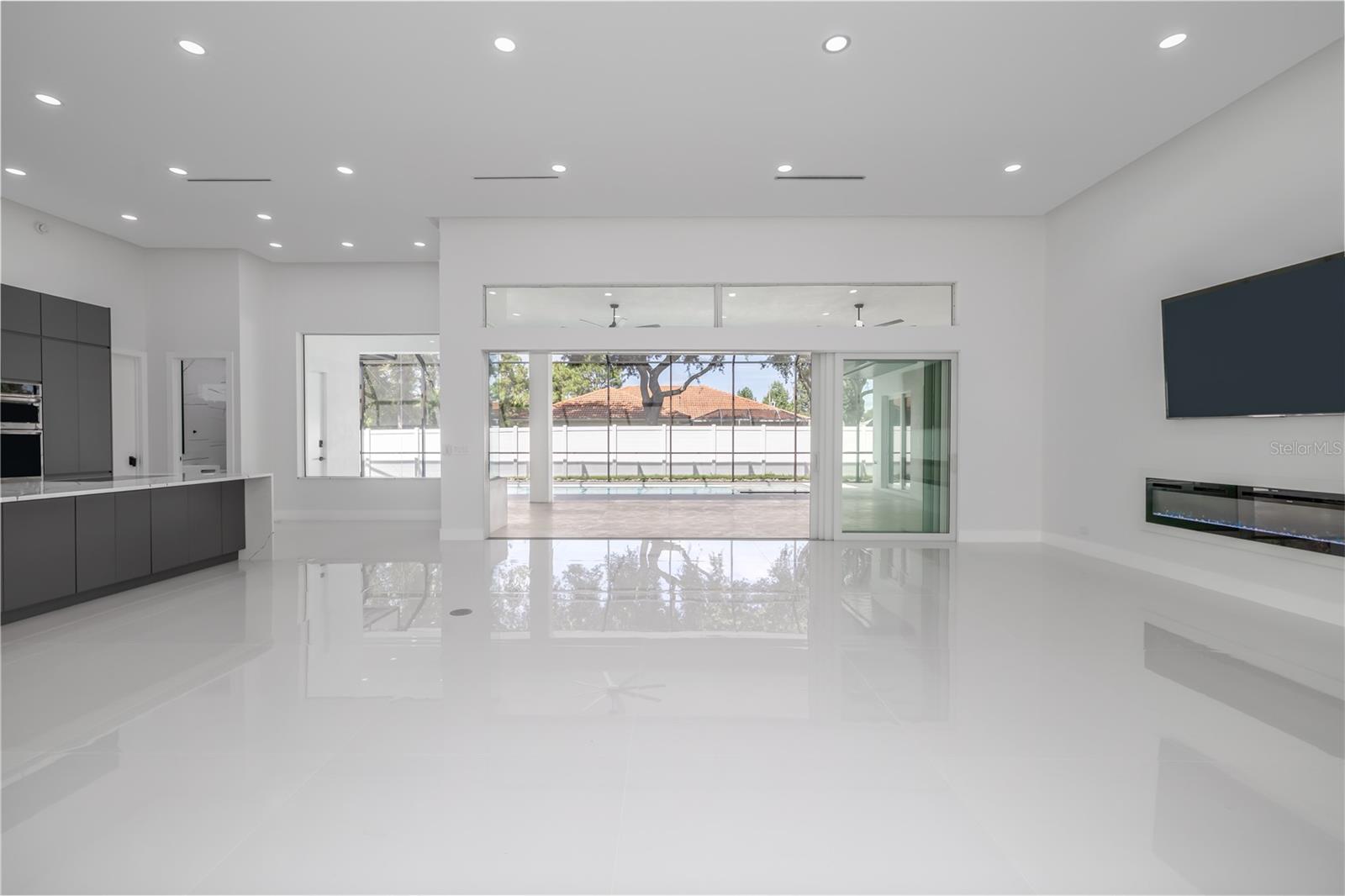 6 Rockne Ln Property Photo 8