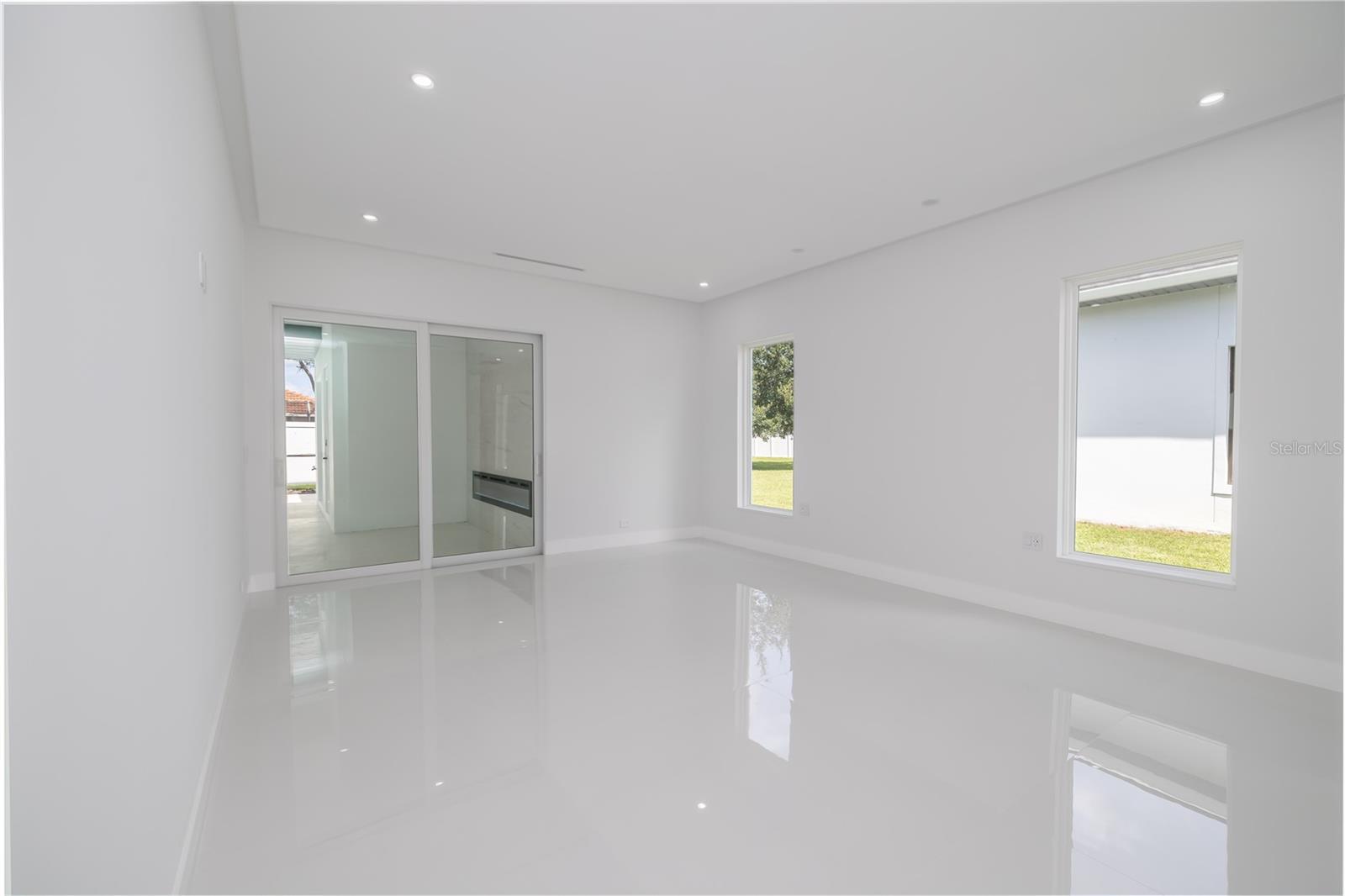 6 Rockne Ln Property Photo 22