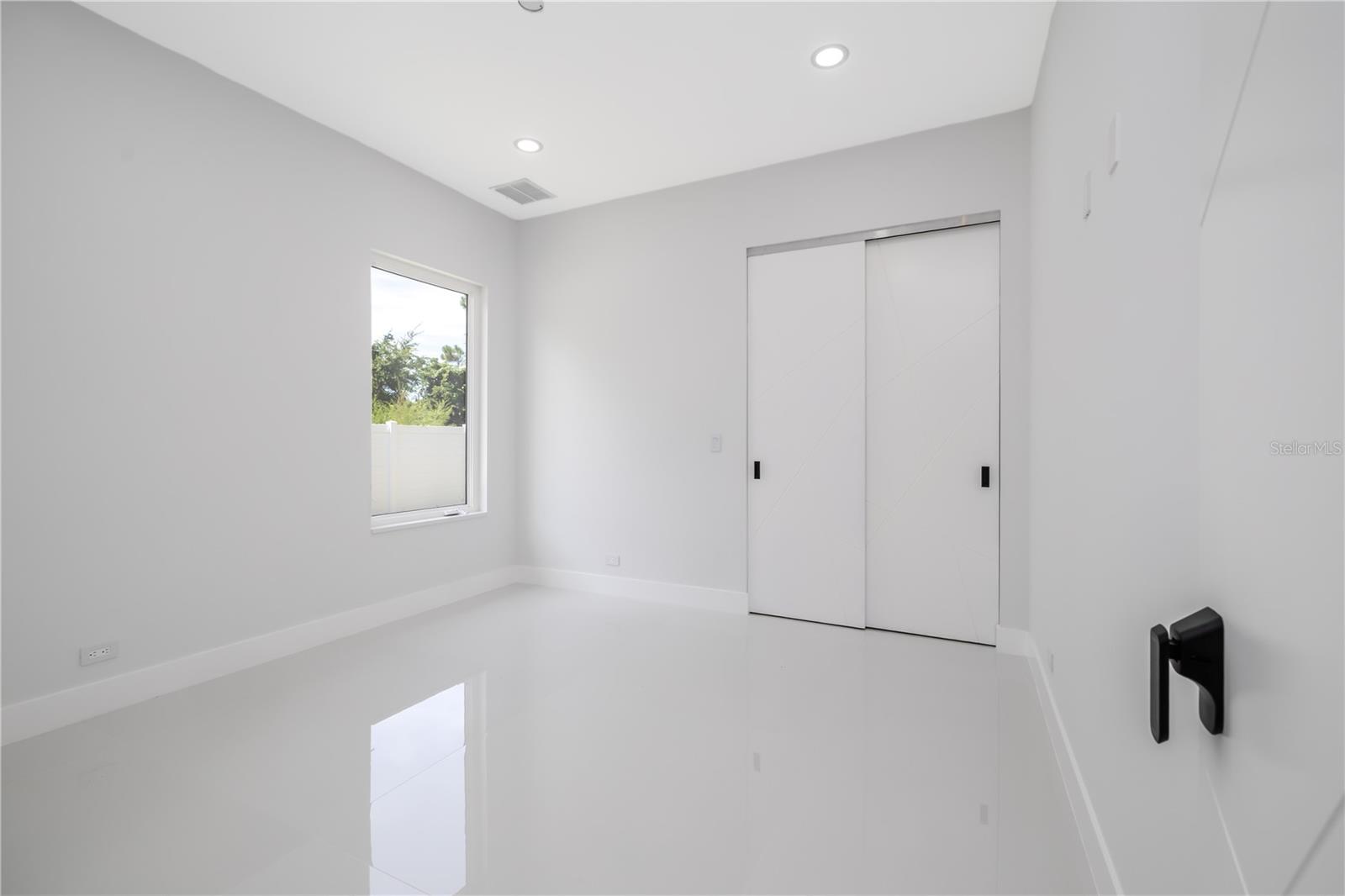 6 Rockne Ln Property Photo 38