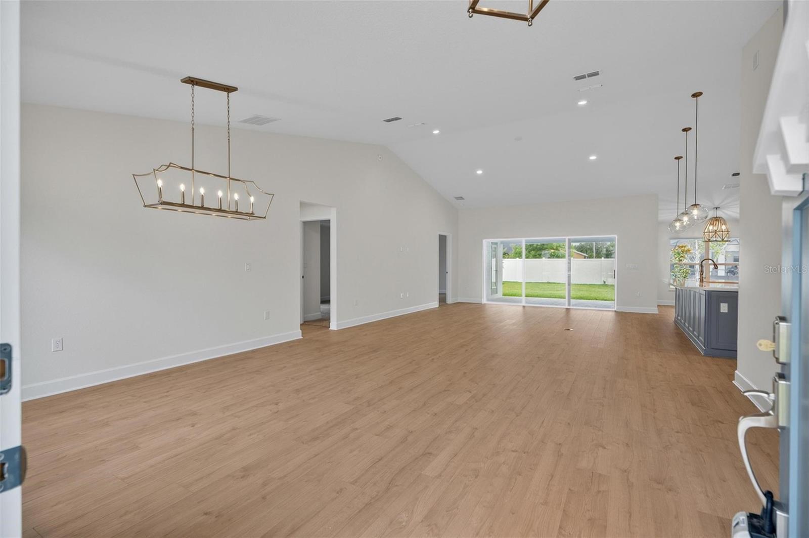 15 Eric Dr Property Photo 8